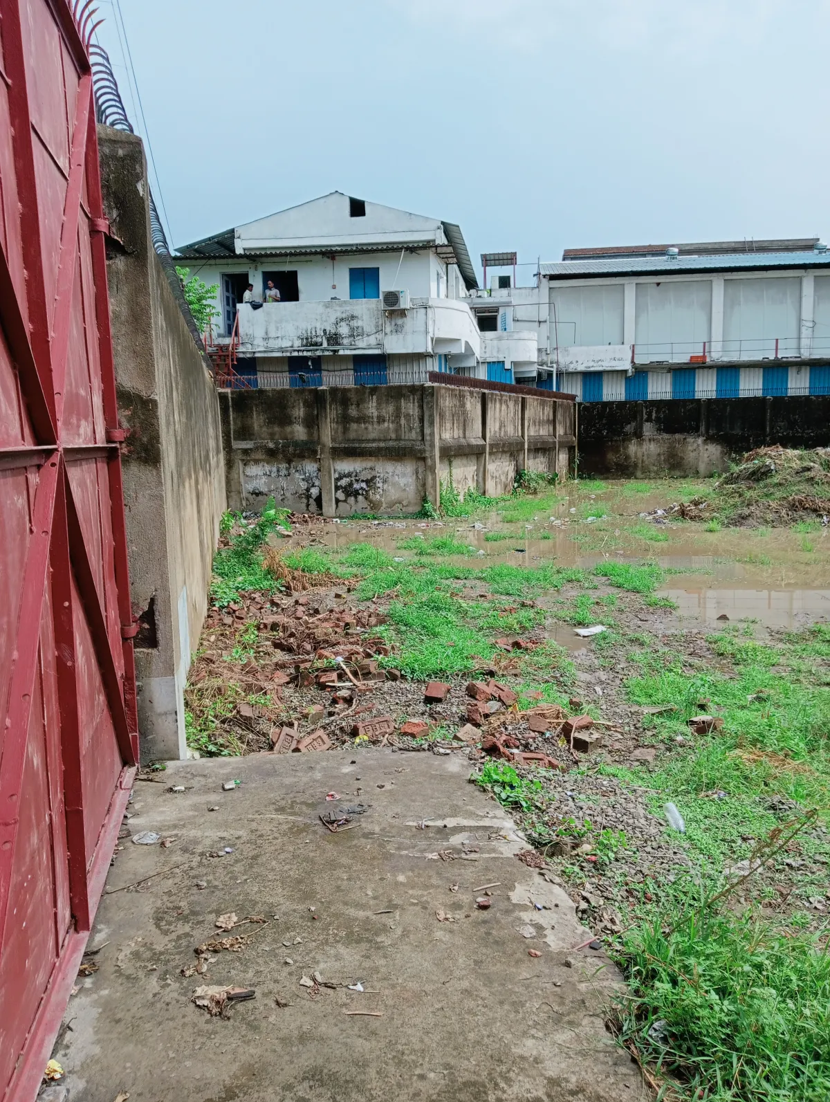 THREE BED ROOMS FLAT ND FLOOR FOR SALE